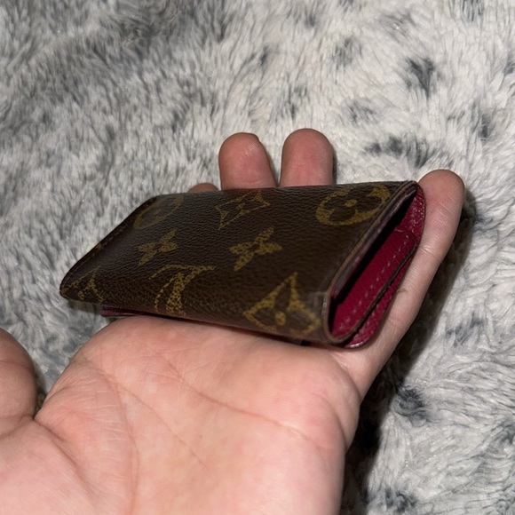 Men’s Or Women’s Louis Vuitton Key Carrier with Rare Red Interior! Super clean! - Picture 12 of 13